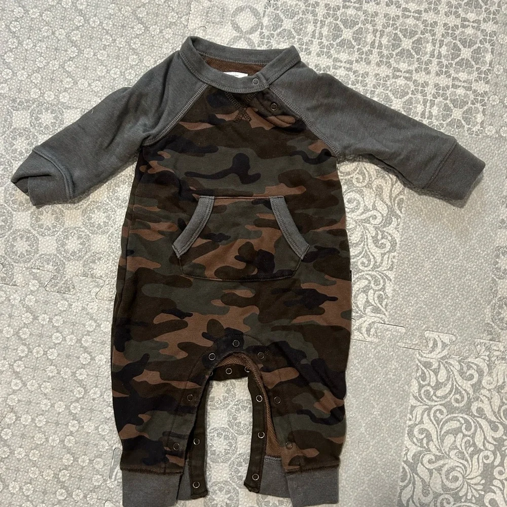 Gap onsie